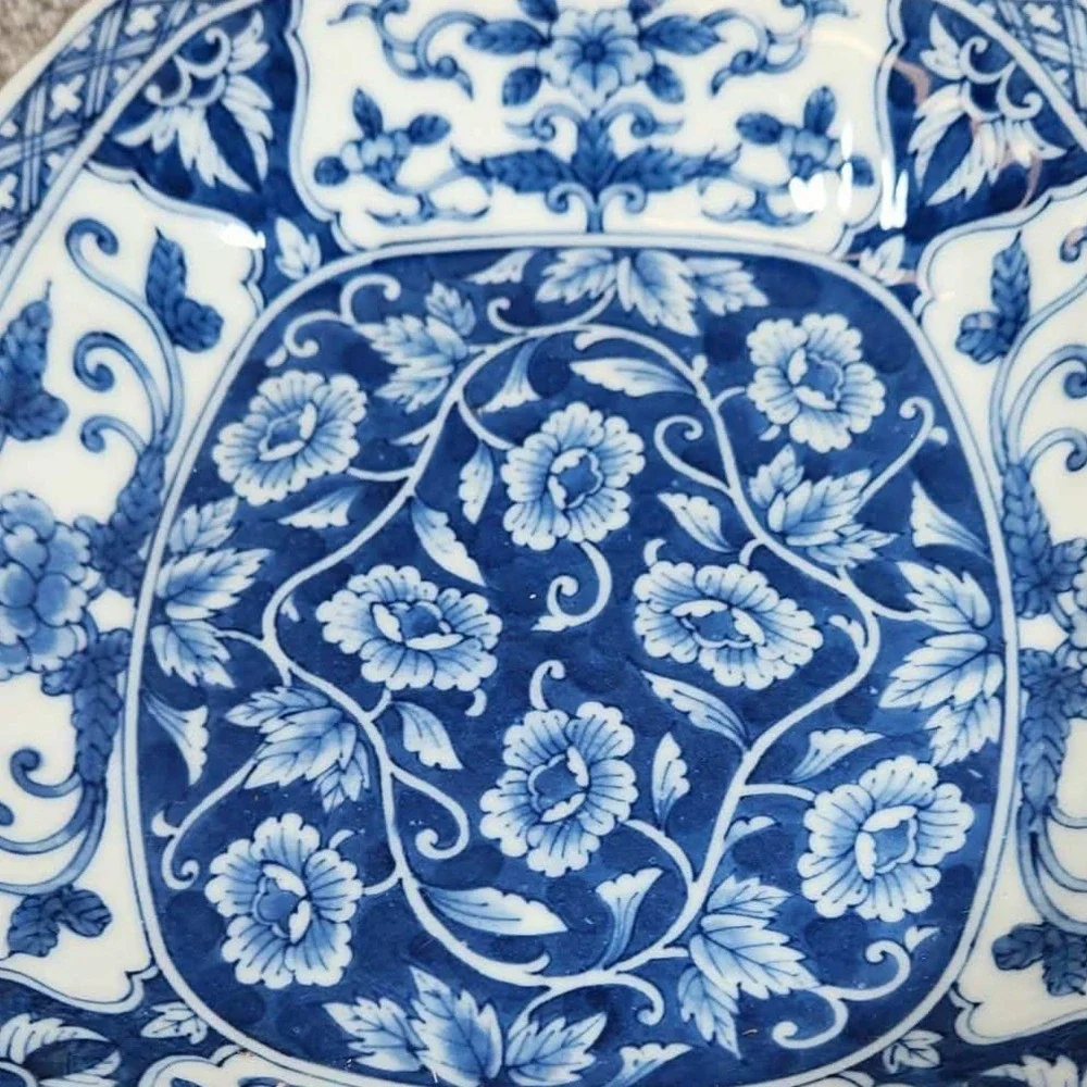 Andrea by Sadek Serving Bowl Blue White Floral Scalloped Gold Rim‎ Japan 9.25